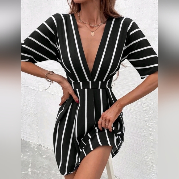 New Chic Striped Deep Plunge Mini Dress Black White Short Sleeve - Picture 4 of 8